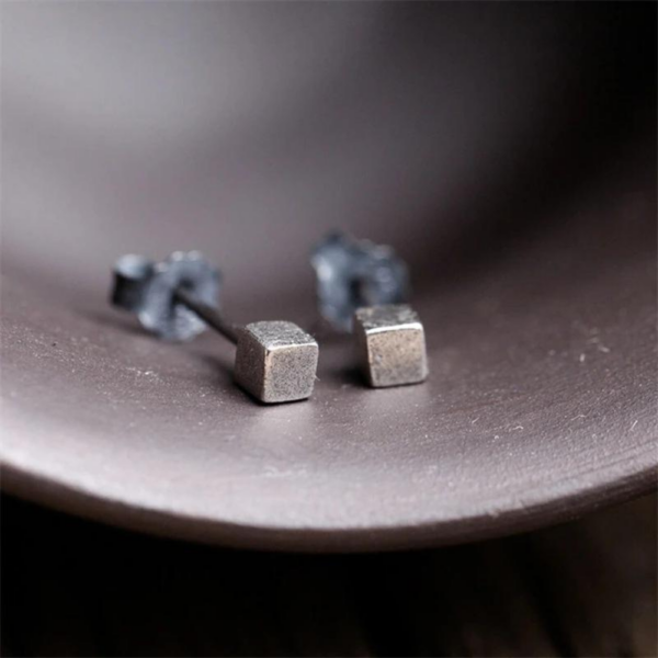brinco-minimalista-cubo-prata-925