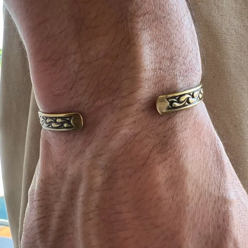 bracelete-positano-em-niquel-dourado-detalhe