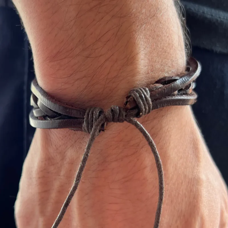 pulseira-troia-em-couro-marrom-ajustavel