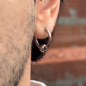 brinco-strix-de-argola-em-aco-inox-prateado-detalhe