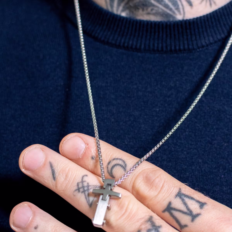 colar-chaim-cruz-em-aco-inox-prata colar-chaim-cruz-em-aco-inox-prata