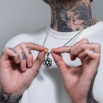 colar-elian-estrela-de-davi-em-aco-inox-preto-e-prata