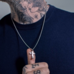 colar-elohim-com-cruz-em-aco-inox-escovado