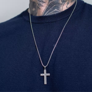 colar-invicta-com-cruz-em-aco-inoxidavel