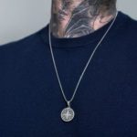 colar-masculino-fortis-sao-bento-em-aco-inoxidavel