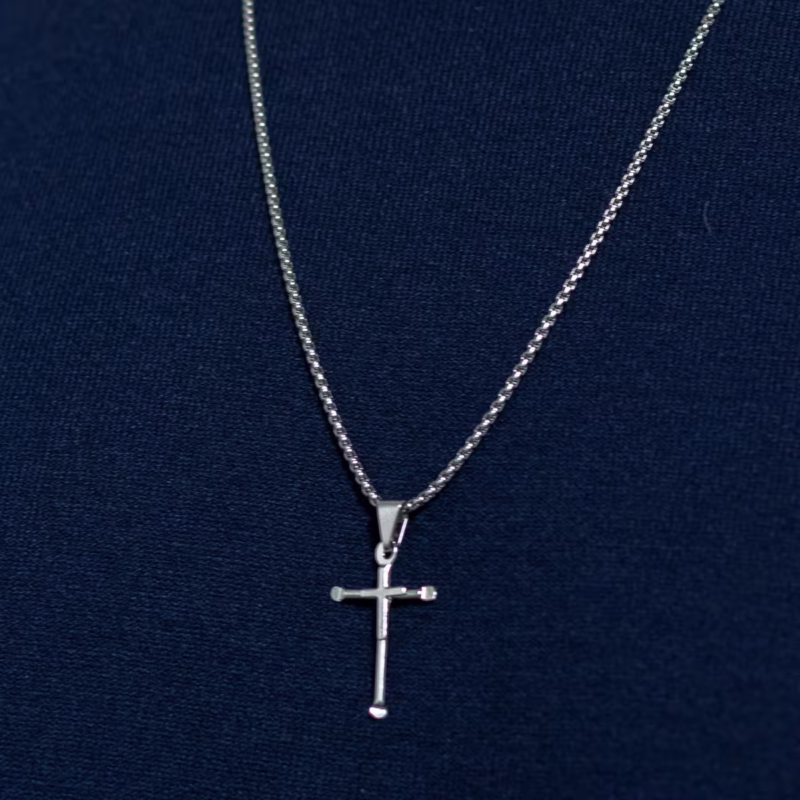 colar-solvire-com-cruz-em-aco-inox-detalhe colar-solvire-com-cruz-em-aco-inox-detalhe