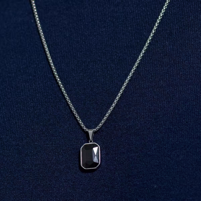 colar-syrex-em-aco-inox-com-pedra-preta-detalhe