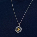 colar-vitalis-arvore-da-vida-em-aco-inox-detalhe