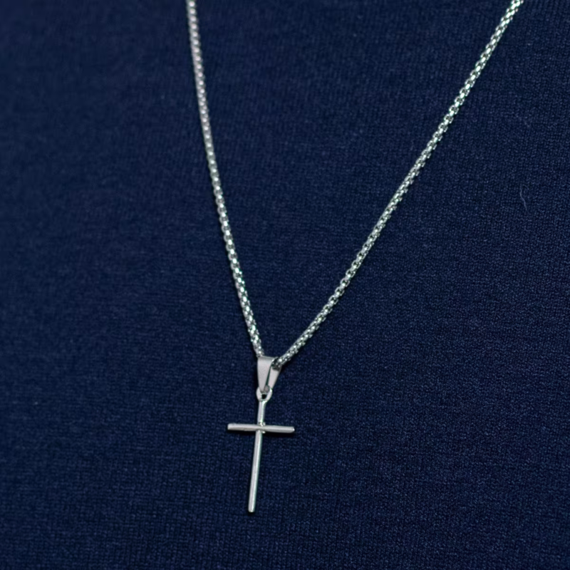 colar-zion-com-cruz-aco-inox-prata-detalhe