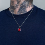 colar-zyra-em-aco-inox-com-pedra-vermelha