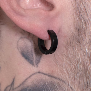 par-de-brincos-bold-em-argola-aco-inox-preto-detalhe