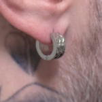 par-de-brincos-lunor-argola-em-aco-inox-prata-detalhe