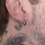 par-de-brincos-partenon-em-aco-inox-detalhe