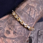 pulseira-hagen-em-aco-inox-preto-e-dourado-detalhe