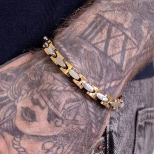 pulseira-hagen-em-aco-inox-preto-e-dourado-detalhe