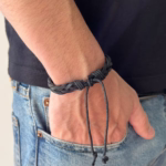 pulseira-kaius-de-couro-trancado-preta-ajustavel-detalhe