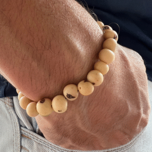 pulseira-vitanza-de-semente-de-acai-bege-detalhe